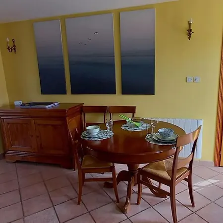 La Mer, A La Campagne En Normandie, Proche Du Mont St Michel Lolif