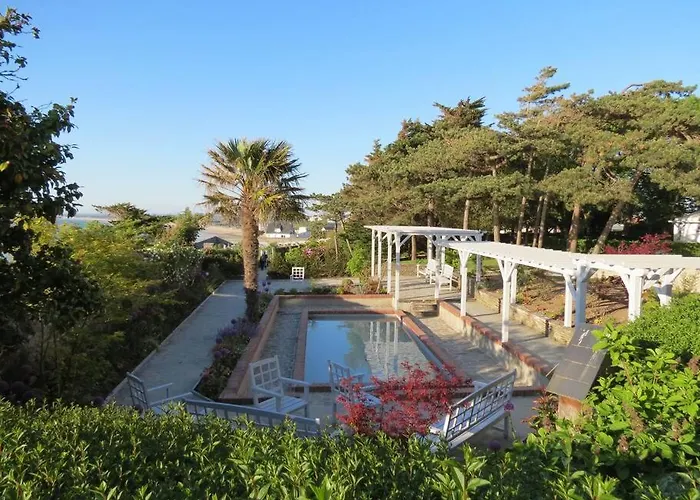 La Mer, A La Campagne En Normandie, Proche Du Mont St Michel * Lolif