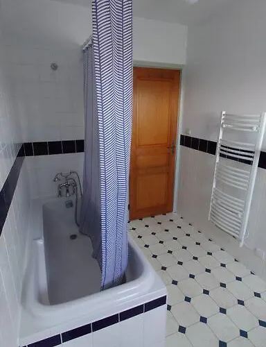 La Mer, A La Campagne En Normandie, Proche Du Mont St Michel *