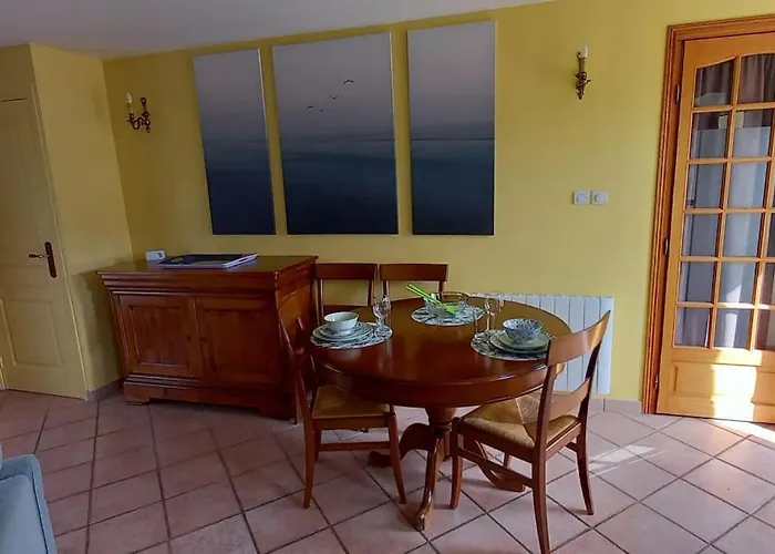 La Mer, A La Campagne En Normandie, Proche Du Mont St Michel Lolif