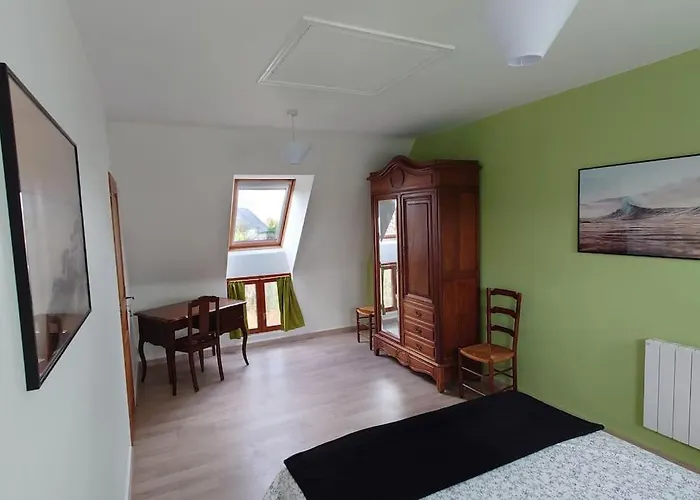 La Mer, A La Campagne En Normandie, Proche Du Mont St Michel * Lolif