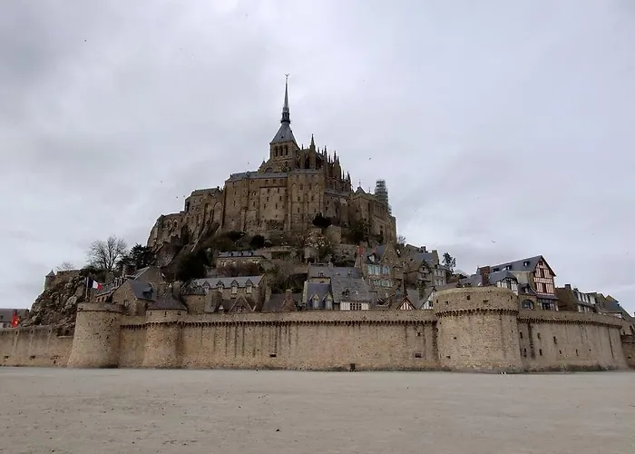 La Mer, A La Campagne En Normandie, Proche Du Mont St Michel